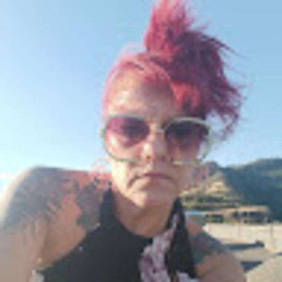 Meet your Posher, Sabrina - Picture 1 of 5